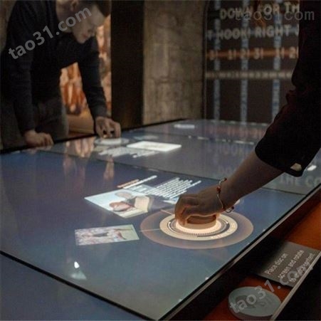 触摸一体机 识别触摸桌 多点触控电容桌 VR漫游桌技术