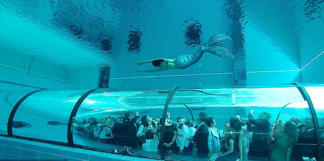 世界深泳池达40米深 可放入9辆双层巴士
